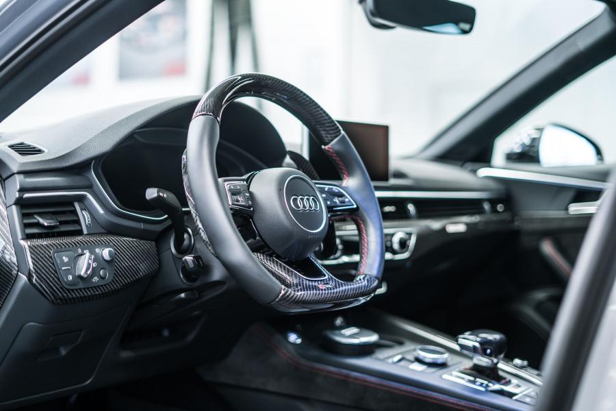 Интерьер Audi RS4-R Avant by ABT (B9) 2018 года  (фото 12 из 15)